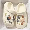 En stock 2024 Zapatos Nuevos para Hombre para Zapatos de Hombre para Pisar Estiércol Sensación Verano Exterior Exterior Playa Suela Gruesa Antideslizante Pareja Hombre