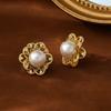 Aguja de Plata S925 Corea del Sur Sentido del Diseño de Moda Camelia Hueca Arete de Tuerca para Mujer Alto Sentido Venta en Vivo Aretes de Perlas
