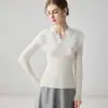 26 Nuevo Otoño Camisa Básica de Punto de Cachemira para Mujer con Exquisito Escote en V Floral 3D, Corte Ajustado y Estilo Elegante