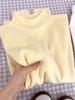 Camisa Base de Tricô Amarelo Dopamina Gola Alta Meia Manga Feminina Outono e Inverno Design de Suéter Curto Top de Nicho