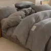 Juego de Cuatro Piezas de Cama de Terciopelo de Leche Lujo Ligero Nuevo Otoño e Invierno 2025 Juego de Tres Piezas de Funda Nórdica y Sábana Bajera de Terciopelo Coral Espesado