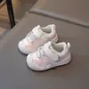 Zapatos para Caminar de Bebé Tenis Infantiles 2025 Estilo Nuevo Niños Velcro Malla Transpirable Zapatos Niñas Suela Suave Zapatos Casuales
