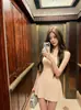El suave y elegante vestido de punto de Cherrr Qiaor es un vestido corto rosa de verano sin mangas, entallado en la cintura, adelgazante y elegante.