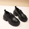 Zapatos de Cuero Pequeños de Suela Gruesa con Aumento de Altura Estilo Retro Británico Nuevos para Mujer Primavera/Otoño 2026 con Cordones Versátiles Color Negro para el Trabajo Mocasines