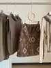 Saia Midi de Camurça Bordada Vintage para Mulheres, Novo Estilo Outono, Cintura Alta, Emagrecedora, Versátil de Corte A