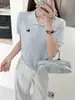 Top blanco de verano para mujer con cuello polo de hombro recto, hecho de seda helada, de manga corta, nuevo estilo popular 2026, para combinar con una falda