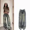 Jeans de trabalho Y2K estilo europeu e americano para 2025, para mulheres, com design único, múltiplos bolsos, corte solto e barra longa e fluida.
