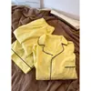 Pijama Casual Amarelo Listrado de Manga Longa para Mulheres, Design de Nicho Estilo Coreano, Adequado para o Outono, Pode Ser Usado Fora, Conjunto Casual na Moda