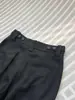 ¡Muy recomendable! ¡La textura es increíble! Súper estiliza~ El diseño de cintura plisada del pantalón de traje le da un aspecto de pierna recta, elegante y con caída