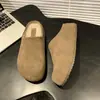 Mules Slip-On Estilo Birkenstock de Couro Grosso com Solado Espesso e Forro de Lã para Mulheres, Novos Sapatos de Algodão Outono e Inverno 2026, Sapatos Peludos