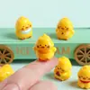 Pollo Amarillo Animal Pequeño de Resina Tridimensional Lindo Accesorios DIY Pequeños Adornos de Decoración para Escritorio de Coche