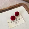 Pendientes de Bola Pequeña con Terciopelo Rojo para Mujer 2025 Nuevo Estilo Caliente Pendientes Elegantes de Gama Alta Pendientes Personalizados Versátiles Exquisitos