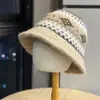 Gorro de lana tejido con bloqueo de color color dopamina estilo Fair Isle para mujer, sombrero de pescador cálido para otoño e invierno que protege las orejas, sombrero tipo cubo adelgazante