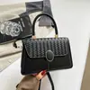 Otoño 2026 Nuevo de Moda Estética Simple Personalidad Versátil Retro Moda Bolso Cruzado de un Solo Hombro de Mano Pequeño Cuadrado para Mujer