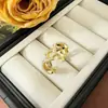 Anillo abierto de circonita estilo japonés y coreano 2024, nuevo diseño de nicho de moda, anillo de alta calidad con sensación ligera, joyería retro de lujo para mujeres