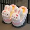 Pantuflas de algodón para niños, zapatos de algodón para niñas, felpa gruesa cálida estilo padre-hijo, pantuflas de algodón de conejo de dibujos animados, en stock para dropshipping