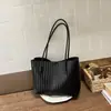 Bolsa feminina de luxo de nicho de alta qualidade, nova bolsa de ombro vintage para o verão 2026, bolsa tote de grande capacidade