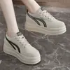 Zapatillas blancas de cuero para mujer K5603, nuevo modelo 2026, versátiles con faldas, suela gruesa, que aumentan la altura, suela blanda, zapatos cómodos