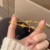 Pulseira de Flor de Íris Escovada Versátil Moda Retrô Francesa, Joia de Luxo Leve de Alta Qualidade para Mulheres, Pulseira de Luxo Leve