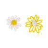 Brincos de flores frescas de primavera e verão Brincos assimétricos doces de margarida oca temperamento feminino combina com tudo novos brincos