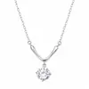 Collar de moissanita chapado en oro blanco para mujer, simple y elegante, colgante clásico de trébol de cuatro hojas, joyería de cadena para la clavícula, artículo popular de transmisión en vivo