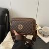 Moda Europea y Americana Bolso de Mujer Nuevo Bolso Cruzado 2025 Estampado Retro Bolso de Pecho con Múltiples Compartimentos Correa Ancha Bolso Cuadrado Pequeño