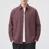 Colección nueva 2026: camisas para hombre en un estilo clásico, discreto y minimalista, con un corte relajado, diseño sencillo y mangas largas versátiles, hechas de algodón