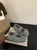Primeiro Encontro Aumento de Temporada Altura Sapatos Peludos Cinza Mulher Outono Inverno Novo Estilo Sapatos de Lã Simples Sola Grossa Mary Jane Sapatos de Feijão