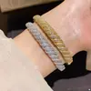 Pulsera de estilo transfronterizo europeo y americano con cierre retorcido de circonita, diseño simple y versátil, sensación de lujo ligero y alta gama, joyería para mujer