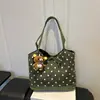 Bolso retro de lunares para mujer, nuevo bolso de hombro casual para el otoño/invierno 2026, gran capacidad, bolso tote versátil