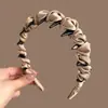Diadema retro de alta gama color marrón Maillard 2026 para mujer, adecuada para el uso diario, para recoger el cabello suelto y crear un look de corona alta.
