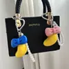 Llavero de Resina de Plátano con Accesorio de Moño de Colores Cadena con Perlas de Imitación Colgante Pequeño Decorativo para Bolsa de Viaje