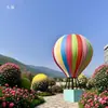 Accesorios Decorativos Coloridos para Globos Aerostáticos en la Zona Escénica