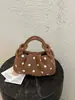 Bolso plisado de lunares dulce para mujer, nuevo estilo 2026, adecuado para el trabajo y los desplazamientos, un bolso de hombro o bandolera retro único y versátil