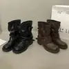 Novas botas curtas de salto grosso 2026 outono botinhas femininas com fivela, bico quadrado, estilo motociclista, cinto vintage, preto
