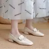 Sapatos de Salto Baixo Wanwan Feng 2026 Outono Novo Estilo Slip-on Pequenos Sapatos de Couro para Combinar com Saias Salto Bloco Solado Macio Não Cansam o Pé Mocassins Femininos