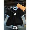Camiseta falsa de duas peças com decote em V Henry para homens, estilo verão com um visual legal e estiloso, camisa polo de manga curta, retalhos estilo americano, meia-manga para casais