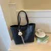Bolso tote tejido retro para mujer, nuevo bolso de hombro de moda 2026, gran capacidad, bolso sencillo y texturizado para el día a día