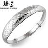 Versão coreana da fábrica direta atacado banhado a prata pulseira das mulheres bonito Peixes jóias imitação pulseira de prata