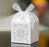 Nueva caja de dulces navideña con copos de nieve, hueca, para bodas, chocolates, embalaje, cartón con cinta, disponible al por mayor.
