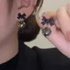 Pendientes de Clip de Lujo Ligero Estilo Hong Kong sin Agujeros para Orejas Pendientes Geométricos de Perla y Camelia para Mujer Sentido Avanzado Simples Elegantes Pendientes Versátiles