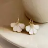 Brinco de Orelha Flor Branca Luxo Leve Temperamento de Alto Padrão Brincos Atmosféricos Francês Elegante Moda de Alto Padrão Brincos Versáteis