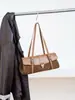 Bolso de mano nuevo para mujer en cuero mate, con diseño de patchwork, correa para el hombro y gran capacidad, perfecto para el día a día y que irradia un estilo sofisticado.