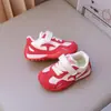 Nuevos Zapatos Infantiles Primavera/Verano 2026: Zapatos Deportivos Casuales Cómodos de Suela Suave para Niños, Zapatos de Moda Retro Estilo Coreano para Niñas Forrest Gump