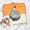 Bufanda pequeña multifuncional de Corea del Sur, pañuelo cuadrado pequeño con pintura al óleo original, bufanda pequeña versátil decorativa para primavera y otoño, diadema para el cabello que reduce la edad, pañuelo para la cabeza