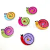 Botones de madera de caracol de colores de dibujos animados, hebilla hecha a mano, accesorios de bricolaje, botones de madera de animales pintados, paquete de 50