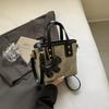 Niche Fashion Portátil Bolsa Pequena Feminina 2024 Novo Trabalho Viajante Pequeno Quadrado Bolsa Casual All-match Contraste Cor Ombro Bolsa