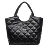Bolsa Tote Grande Capacidade para Mulheres 2025 Nova Tendência Moda Simples Bolsa de Ombro Acolchoada Versátil Bolsa de Mão para o Dia a Dia Bolsa Tote