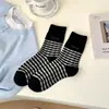 Calcetines Nuevos de Mujer Estilo Coreano, Calcetines de Raya de Media Caña Estilo Mori, Transpirables Modelo Nuevo Primavera-Verano, Zapatos Birkenstock, Calcetines Arrugados de Doble Aguja