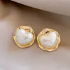 Pendientes de botón de corazón cruzado europeos y americanos Pendientes de moda con textura de perla Lujo ligero Gama alta Joyería para orejas simple y generosa Venta al por mayor